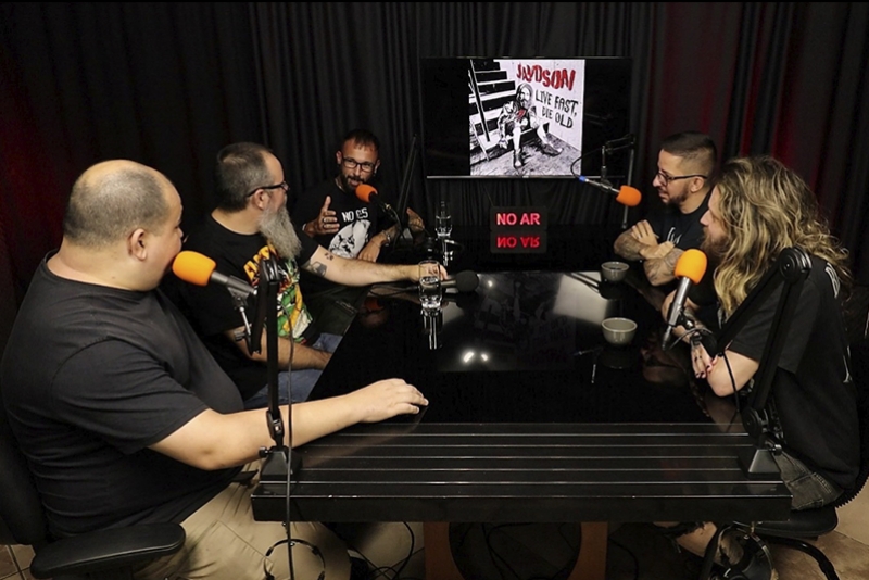 M&Uacute;SICO GA&Uacute;CHO JAYDSON LAN&Ccedil;A PODCAST SOBRE &Aacute;LBUM DE ESTREIA &ldquo;LIVE FAST, DIE OLD&rdquo;