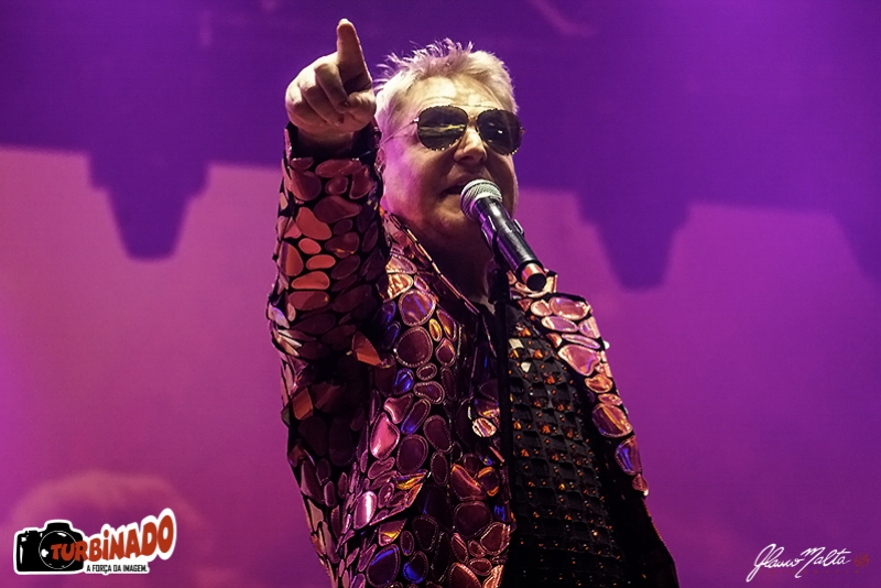 ANDY BELL APRESENTOU A TURN&Ecirc; "TEN CROWNS" EM PORTO ALEGRE, LOTANDO O ARA&Uacute;JO VIANNA COM CL&Aacute;SSICOS DO ERASURE E GRANDE RESPOSTA DO P&Uacute;BLICO