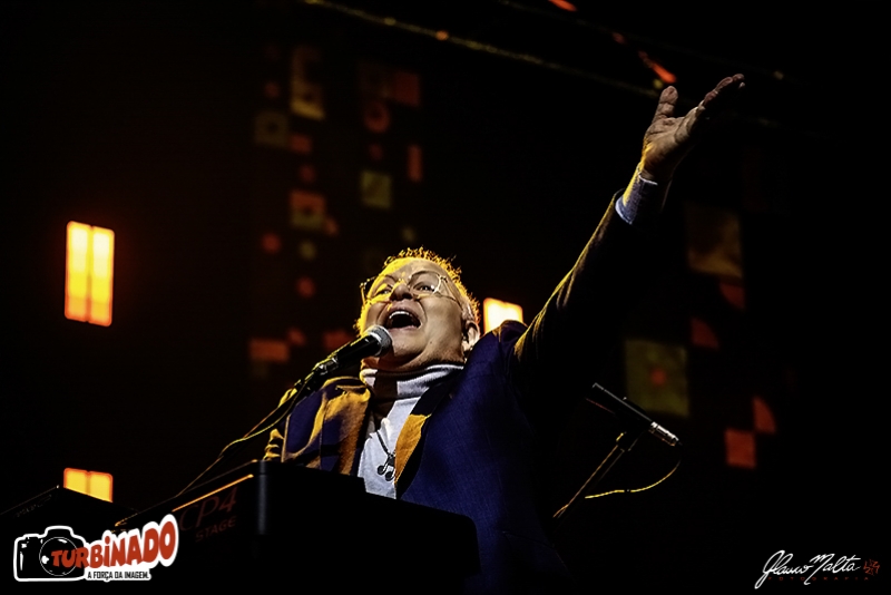 GUILHERME ARANTES ENCANTA PORTO ALEGRE EM UMA NOITE HIST&Oacute;RICA DE POESIA, MEM&Oacute;RIA E CELEBRA&Ccedil;&Atilde;O DOS 50 ANOS DE CARREIRA