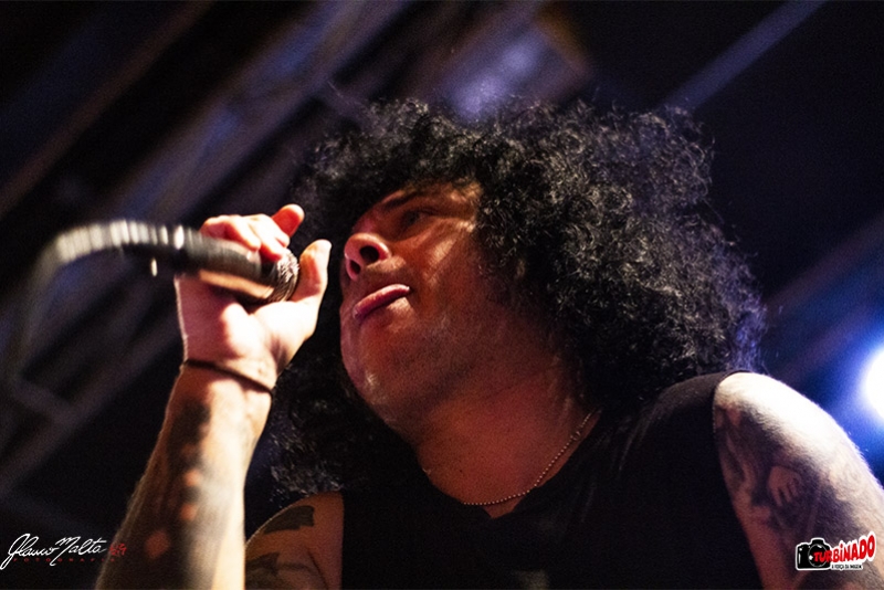 AT THE DRIVE-IN - SHOW ENERGÉTICO MAS COM AR DE DESPEDIDA EM PORTO ALEGRE 