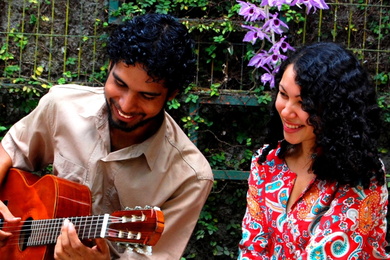MAÍ YANDARA E NIEL BARBOSA SE APRESENTAM NO PETIT DALÍ