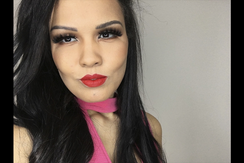 ANA CAROLINA BUENO APRESENTA O SHOW 