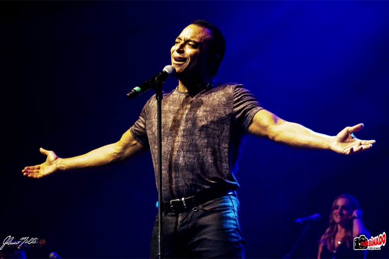 JON SECADA - NOITE DE CLÁSSICOS ROMÂNTICOS EM PORTO ALEGRE