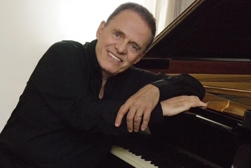 MIGUEL PROENÇA COMEMORA 80 ANOS DE IDADE COM RECITAL EM PORTO ALEGRE