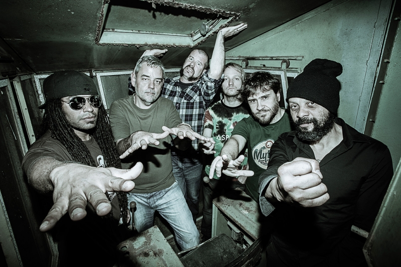 TENTE ENXERGAR E OUVIR A ULTRAMEN (ENTREVISTA COM BANDA)