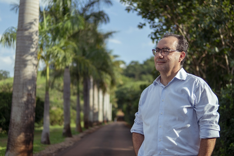 AUGUSTO CURY FALA SOBRE GESTÃO DA EMOÇÃO NO SÉCULO XXI EM PALESTRA NO TEATRO DO BOURBON COUNTRY