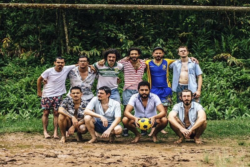 BANDA SAMUCA E A SELVA FAZ SUA PRIMEIRA APRESENTAÇÃO EM PORTO ALEGRE