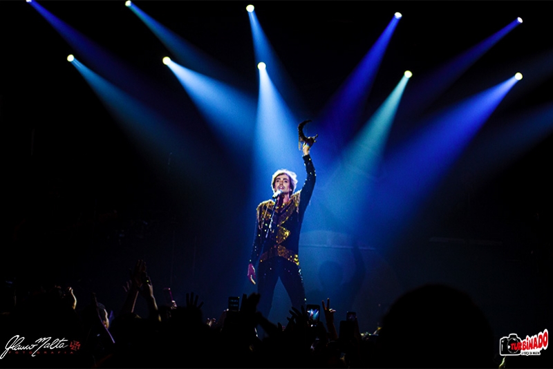JOHNNY HOOKER É A ENCARNAÇÃO PERFORMÁTICA DA INQUIETAÇÃO MUSICAL CHEIA DE ATITUDE