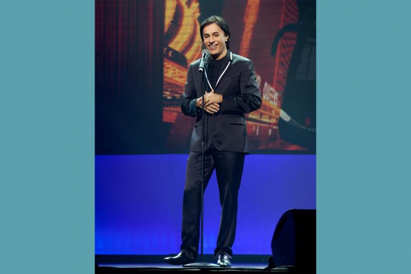 TOM CAVALCANTE, DIA 6 DE DEZEMBRO, NO TEATRO DO BOURBON COUNTRY