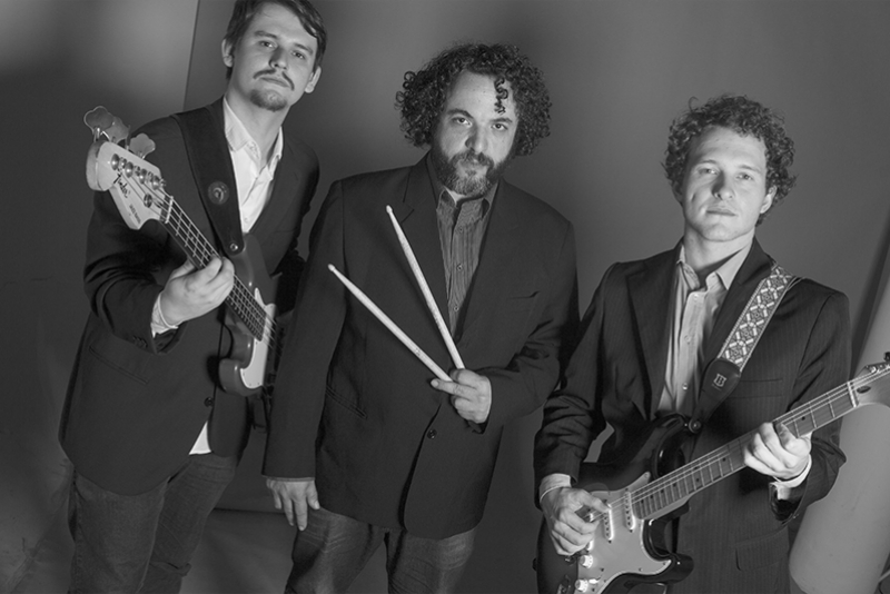 DRY APRESENTA DRINKS & BLUES COM A BANDA BLUES DA CASA TORTA