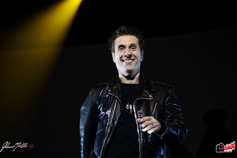 CAPITAL INICIAL - APRESENTAÇÃO ENERGÉTICA REPLETA DE GRANDES HITS EM PORTO ALEGRE