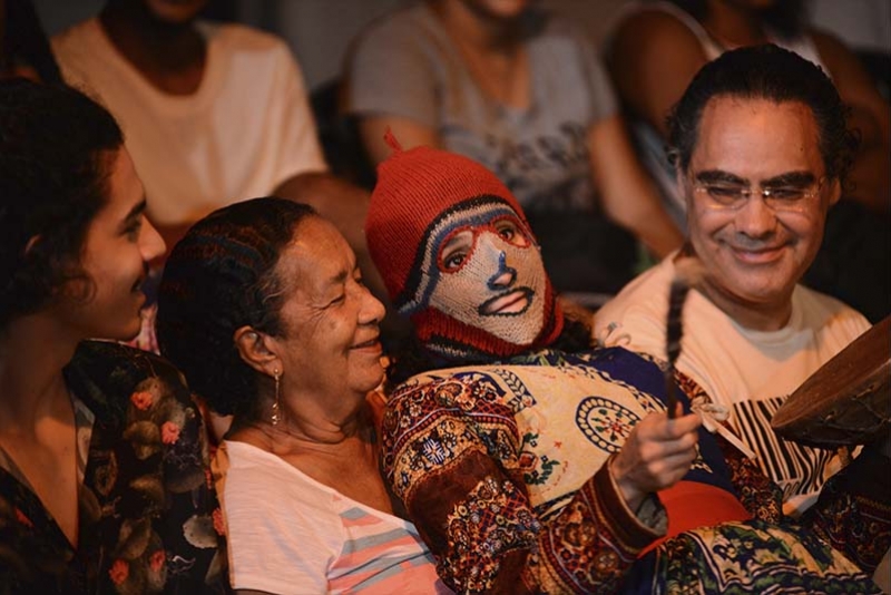 A TRIBO DE ATUADORES ÓI NÓIS AQUI TRAVEIZ EM CIRCULAÇÃO PELA REGIÃO SUL