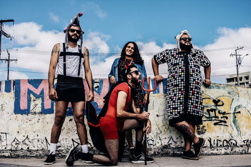 DONA IRACEMA APRESENTA SEU CAATINCORE DESAFIADOR NO PLURAL DISCO BALBÚRDIA 