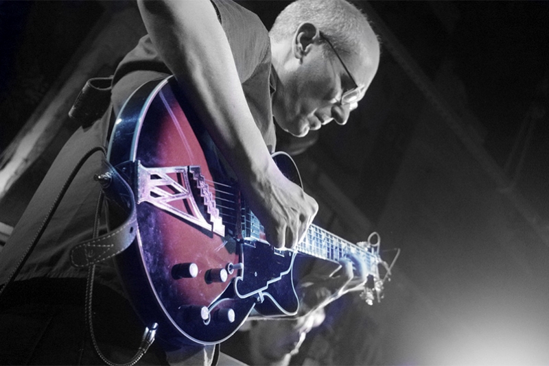 JULIO HERRLEIN TRIO FAZ EM SHOW COM MUITO  JAZZ, MPB E IMPROVISAÇÃO NO CHAPÉU ACÚSTICO