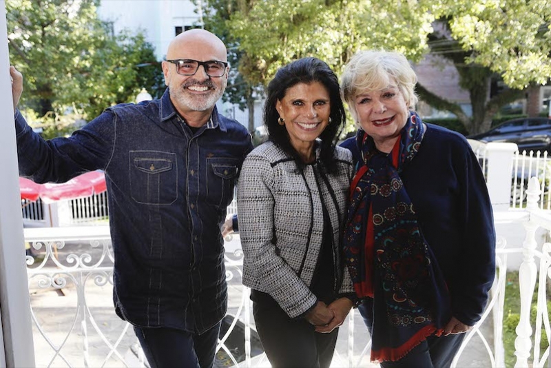 TÂNIA CARVALHO E IVAN MATTOS RECEBEM A PSICANALISTA ANA PAULA TERRA MACHADO NO CAFÉ NO LING DESTA SEXTA-FEIRA