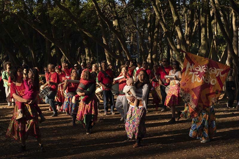 MARACATU TRUVÃO COMEMORA SEUS 15 ANOS COM CORTEJO E SHOW NA ORLA DO GUAÍBA - DIA 26