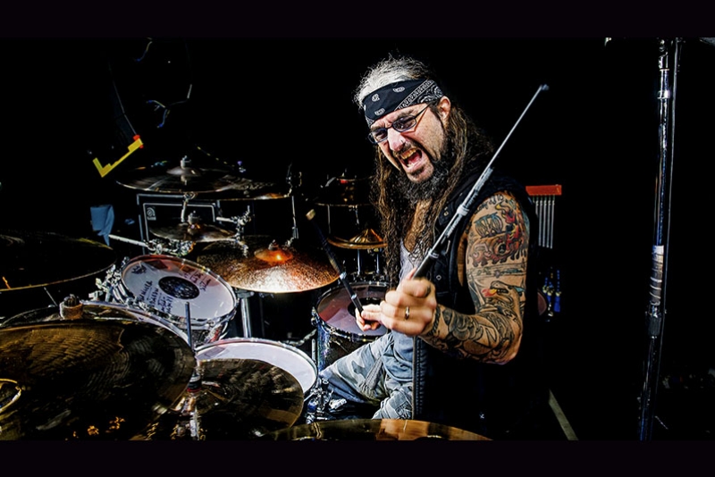 MIKE PORTNOY, QUE FAZ SHOW EM PORTO ALEGRE DIA 10/11, APOSTA EM REPERTÓRIO COM MÚSICAS QUE NÃO TOCA DESDE QUE SAIU DO DREAM THEATER