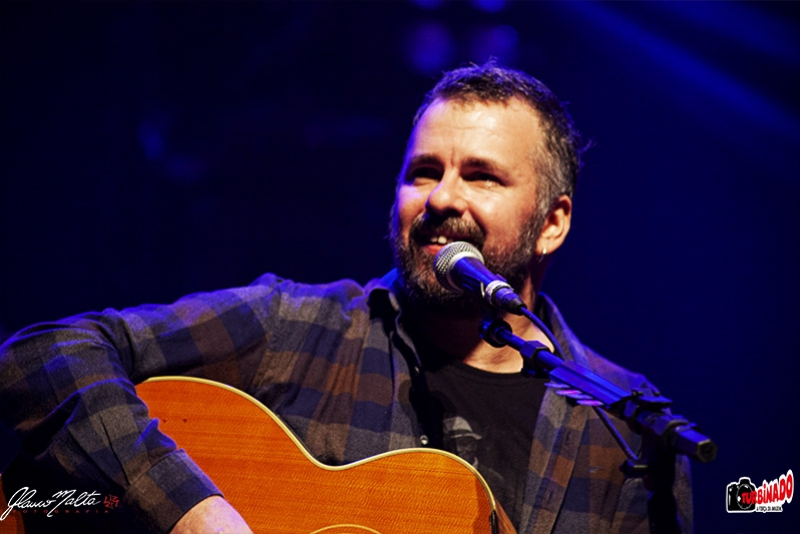 EMMERSON NOGUEIRA UMA NOITE PARA CANTAR E REVIVER GRANDES CANÇÕES QUE MARCARAM ÉPOCA