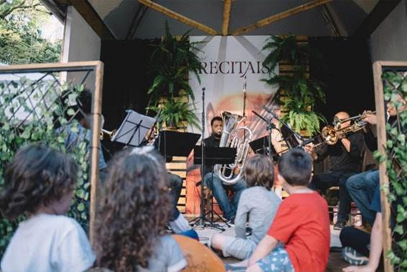 RECITAIS DA FEIRA DO LIVRO E CONCERTO DE ENCERRAMENTO ZAFFARI DO EVENTO OCORREM AO LONGO DO MÊS DE NOVEMBRO NA PRAÇA DA ALFÂNDEGA, EM PORTO ALEGRE