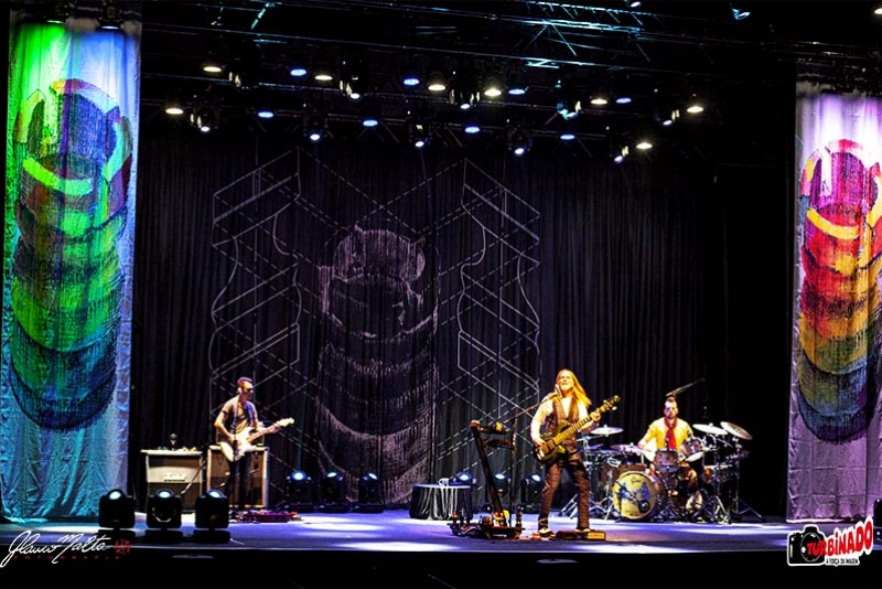HUMBERTO GESSINGER - INICIANDO A TURNÊ DO NOVO ÁLBUM COM O PÉ DIREITO EM PORTO ALEGRE