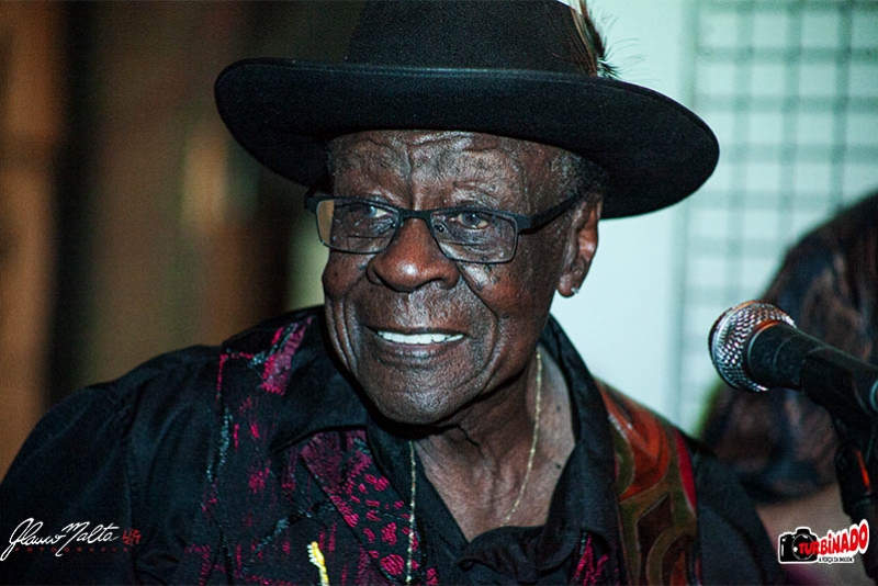 BOB STROGER - SHOWMAN NO SENTIDO MAIS LITERAL DA PALAVRA