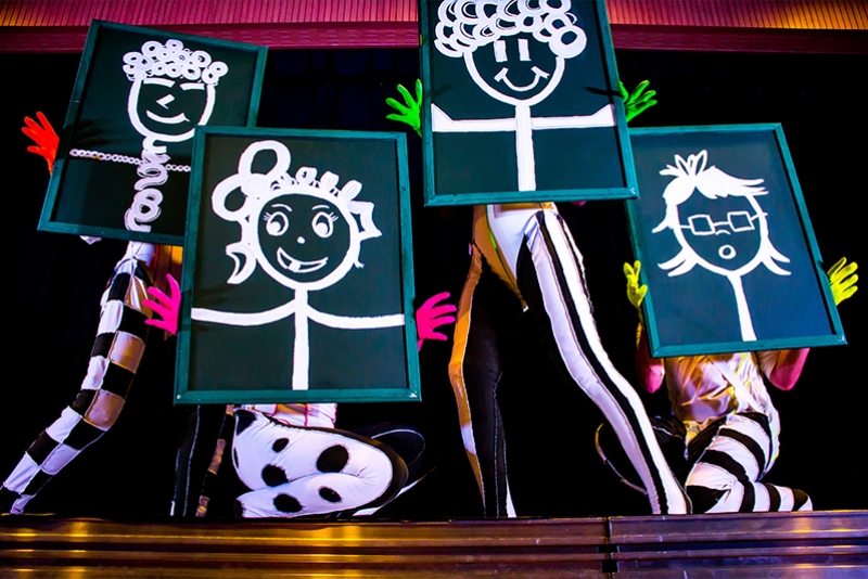 MUOVERE CIA DE DANÇA PROMOVE APRESENTAÇÕES DE TÓIN: DANÇA PARA BEBÊS NO TEATRO EVA HERZ – LIVRARIA CULTURA COM PARTICIPAÇÃO DO PAPAI NOEL