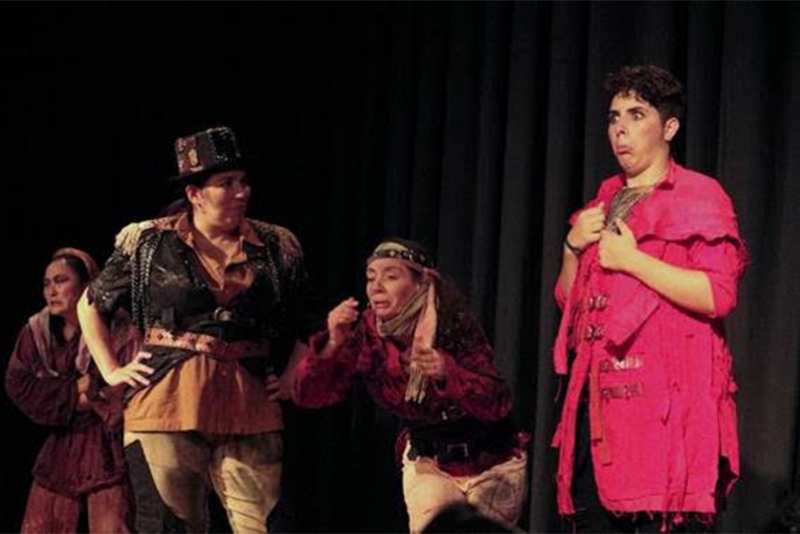 ALUNOS E GRUPO TEATRAL DA OPUSLAB FAZEM APRESENTAÇÕES NO TEATRO DO BOURBON COUNTRY