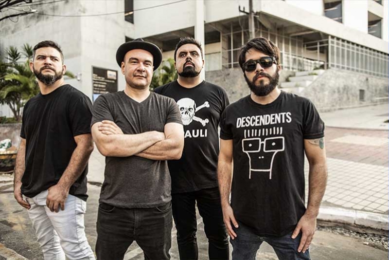 BACKDROP FALLS FECHA ENDORSEMENT COM MONCHAS GUITARS