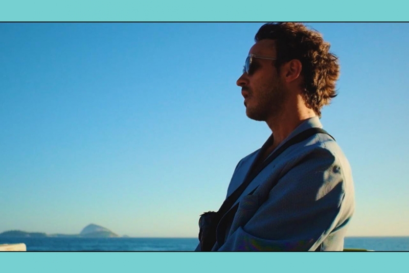 THOM VERARDI TEM UMA TARDE ENSOLARADA PELAS RUAS DO RIO NO CLIPE “TUDO QUE ACONTECE”