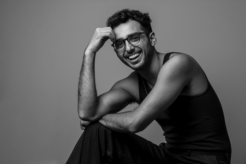 IGOR MONTENEGRO CANTA SOBRE AMOR NO CLIPE DE 