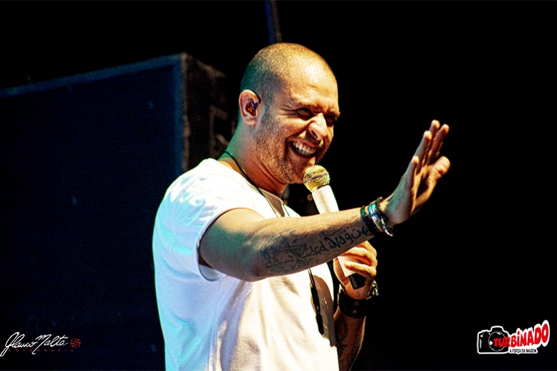DIOGO NOGUEIRA ESBANJOU SIMPATIA DURANTE APRESENTAÇÃO EM PORTO ALEGRE