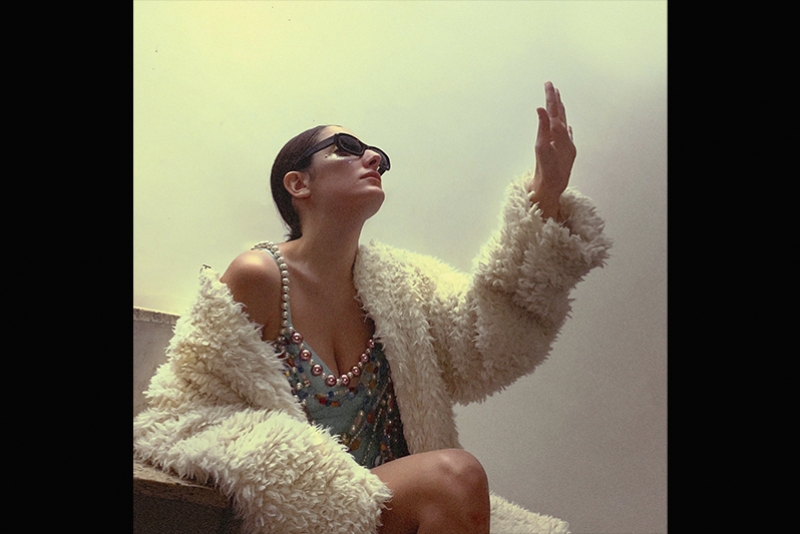 CLARICE FALCÃO LANÇA SINGLE “PRA TER O QUE FAZER”