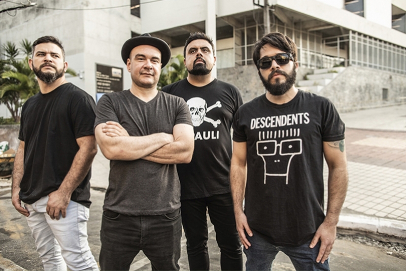 BACKDROP FALLS LANÇA PROJETO “LIVE AT HOME”