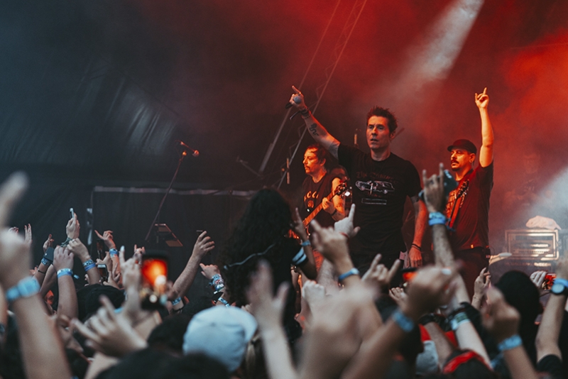 ROCK IN RIO TELA PARTILHADA RECEBE DINHO OURO PRETO