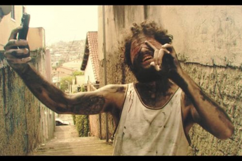 CLAUSTROFOBIA LANÇA CLIPE CINEMATOGRÁFICO DE VIRA LATA