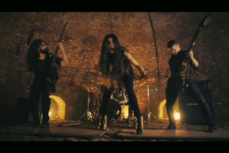 INANIMALIA: ESTREIA OFICIALMENTE VIDEOCLIPE BUTTERFLY
