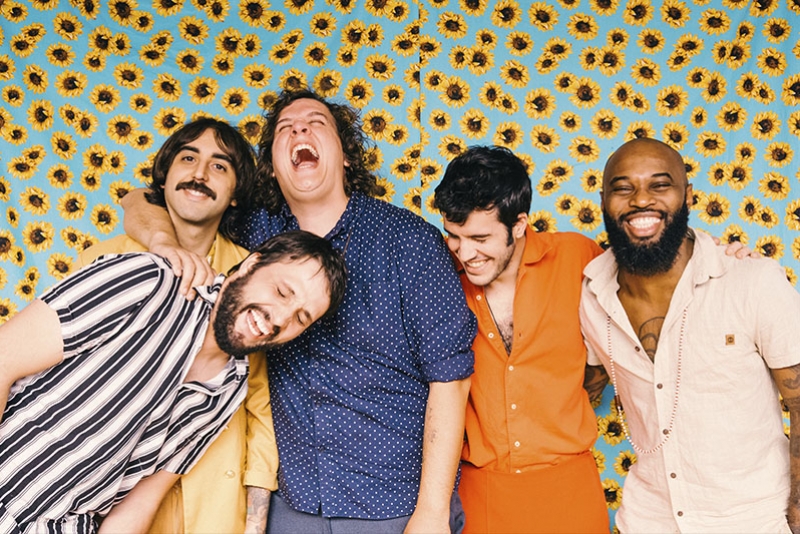 BANDA TODOMUNDO APAZIGUA DORES DO DISTANCIAMENTO SOCIAL COM NOVO VIDEOCLIPE