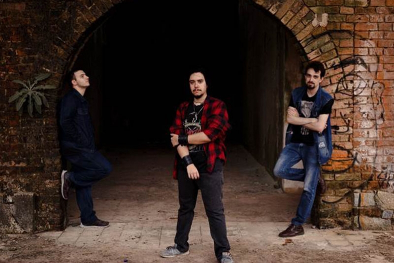 DISLAZE: ESTREIA OFICIALMENTE NOVO CLIPE, MAN DOWN, COM MENSAGEM DIRETA: “F*D@-SE BOLSONARO