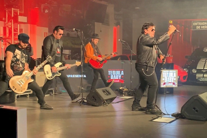 TEQUILA BABY ARRECADA 570 QUILOS DE ALIMENTOS E 300 LITROS DE ÁGUA COM LIVE BENEFICENTE NO DIA MUNDIAL DO ROCK