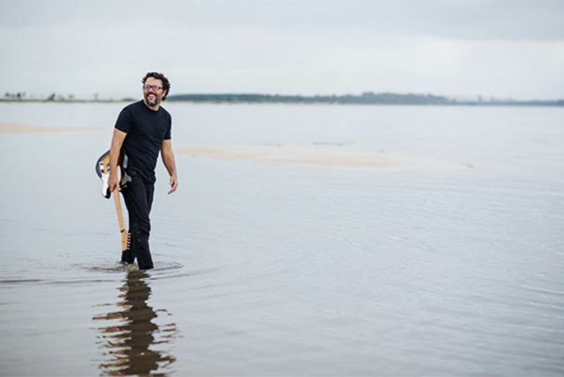 DUCA LEINDECKER LANÇA NOVO DISCO SOLO NESTE MÊS