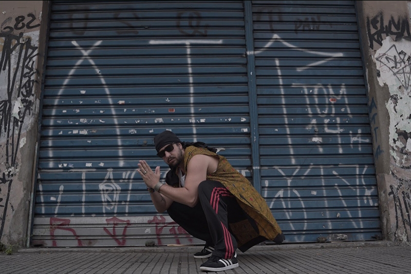 GUAIAMOONS FAZ ROCK, RAP, CAPOEIRA E MANGUEBEAT NO CLIPE 
