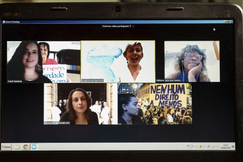 O PROJETO KOMBINA CRIA DIFERENTES ESPETÁCULOS QUE SERÃO APRESENTADOS AO PÚBLICO NOS PRÓXIMOS DIAS/MESES