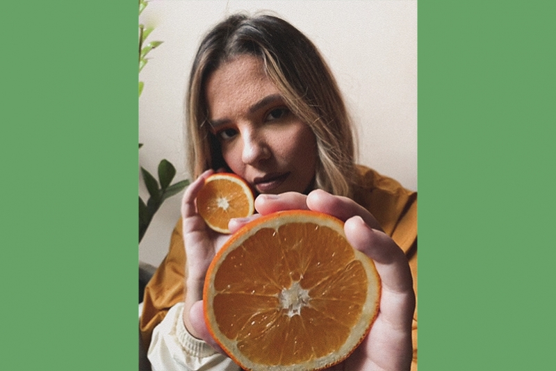 ELLA É A SUA PRÓPRIA METADE DA LARANJA