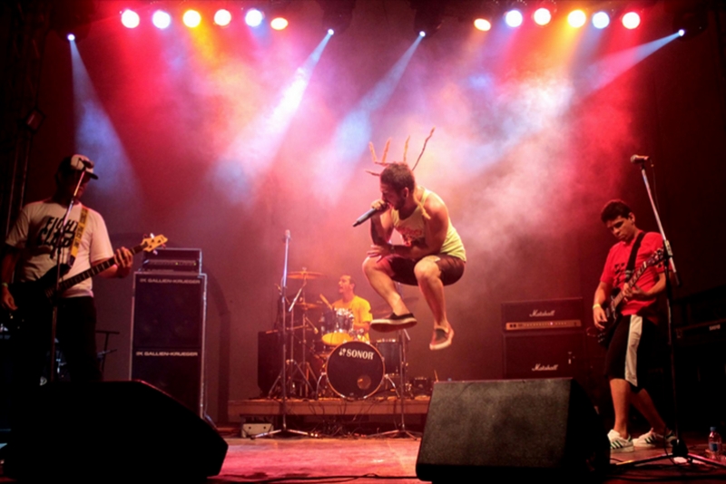 A DISCOGRAFIA DA BANDA DE SKATE PUNK ALAGOANA MORRA TENTANDO CHEGA AOS STREAMINGS