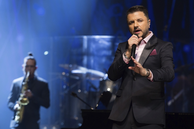 MAURÍCIO MANIERI FARÁ LIVE NO SÁBADO EM AGRADECIMENTO