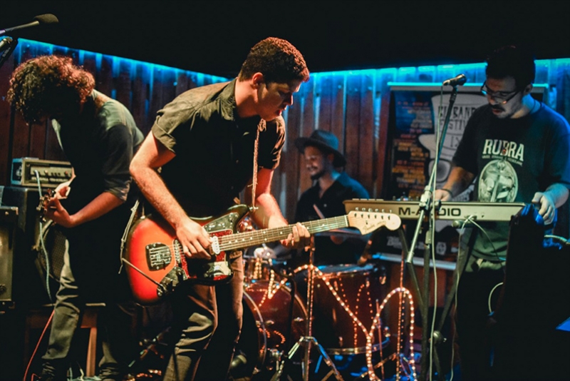 PSICODELIA E ROCK: SANITÁRIO SEXY DIVULGA VIDEOCLIPE DE “PERNAS DO CAMINHO”