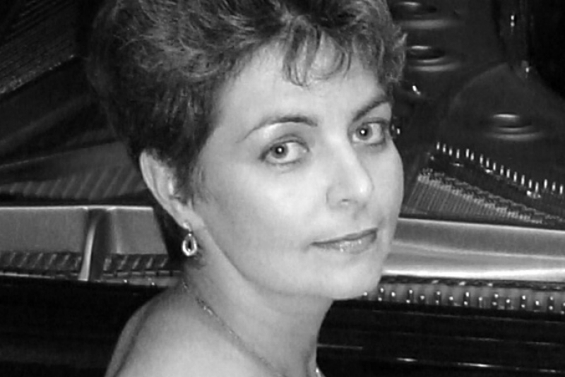 A RENOMADA PIANISTA 