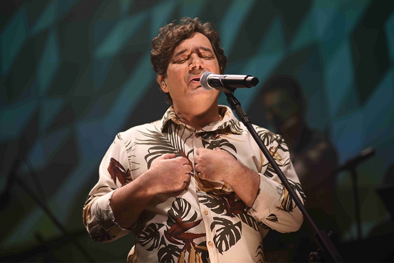 LUÍS MARTINS LANÇA ÁLBUM AUDIOVISUAL COM RELEITURAS DE CHICO E CAETANO