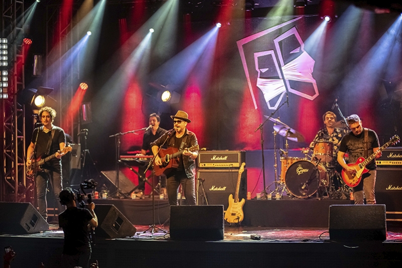 OPINIÃO PRODUTORA E CARANGACCI MÚSICA APRESENTAM VERA LOCA - 18 ANOS AO VIVO