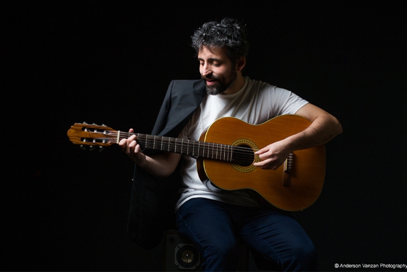 ‘FIZ UM SAMBA’, SINGLE DE PAULINHO PARADA, CHEGA ÀS PLATAFORMAS DIGITAIS DIA 08 DE DEZEMBRO